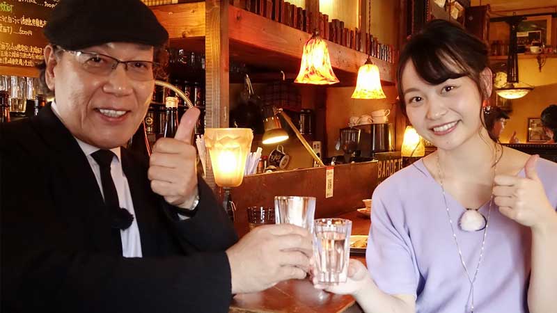 カフェにて一杯！(写真)