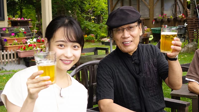 閑静な住宅街の隠れ家的カフェで乾杯(写真)