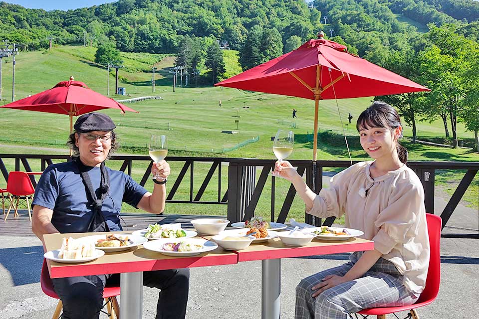 テラスで乾杯(写真)