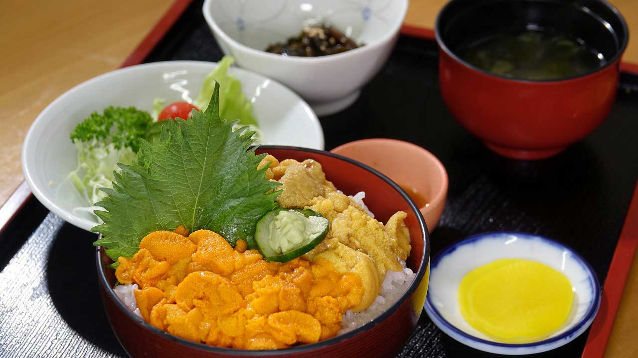 さとう食堂うに丼(写真)