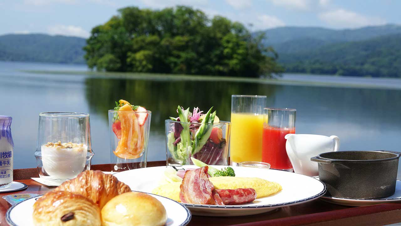 湖上で朝食ランチ(写真)