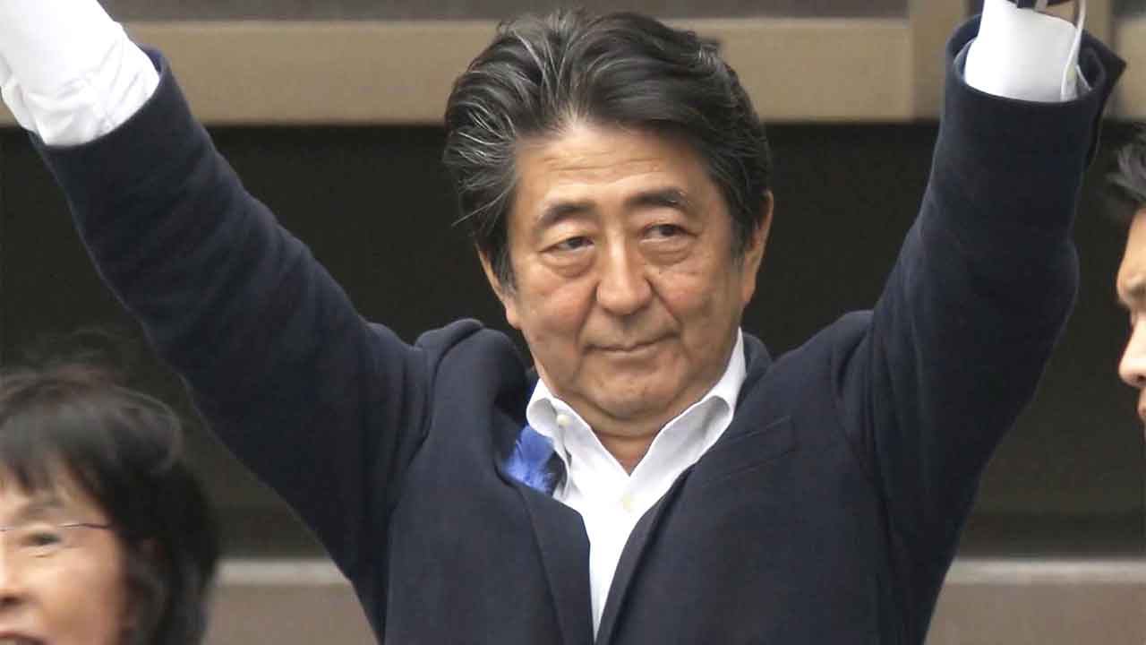 応援演説する安倍首相(写真)